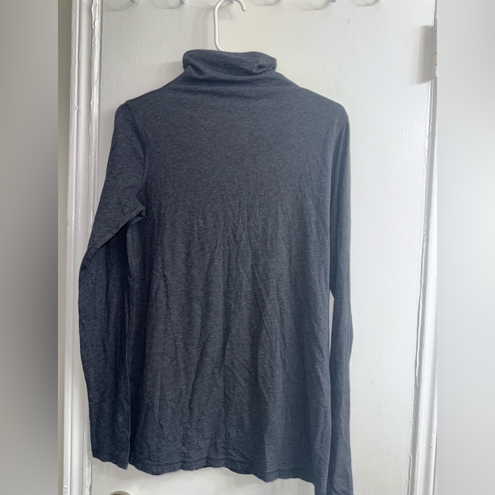 Vince Essential Long-Sleeve Cotton Turtleneck top - Picture 3 of 4